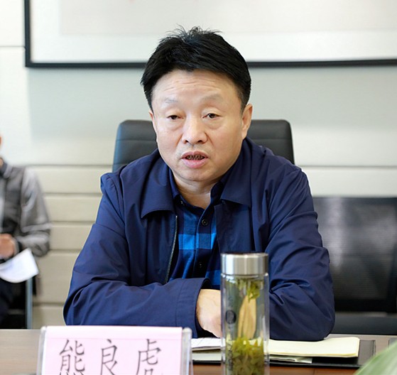 熊良虎在听取水环境公司专题汇报时强调：咬定指标、坚定信念，以决战决胜姿势完玉成年经营工作