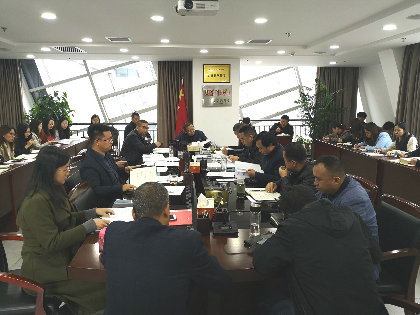 水环境公司召开专项整治辅导干部利用名贵特产特殊资源谋取私利问题带头部署会