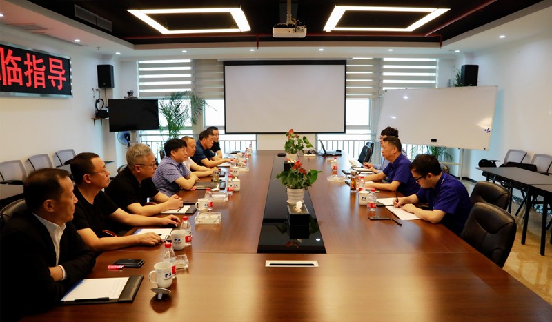 熊良虎在沉庆市中科大业集团调查时强调：对峙生态优先战术，想好生态经、走好扶贫路