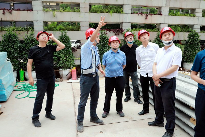 熊良虎在沉庆市中科大业集团调查时强调：对峙生态优先战术，想好生态经、走好扶贫路