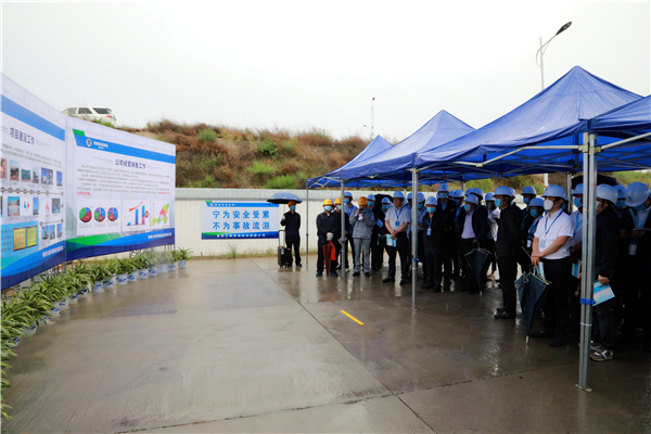 陕西EVO厅集团复工复产促增长项目观摩会议与会人员走进大秦国源三秦EVO厅秦国园区在榆项目