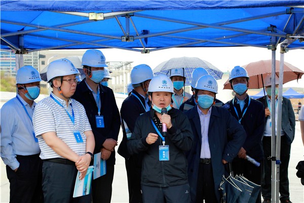 陕西EVO厅集团复工复产促增长项目观摩会议与会人员走进大秦国源三秦EVO厅秦国园区在榆项目