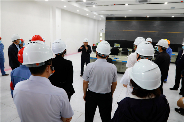 陕西EVO厅集团复工复产促增长项目观摩会议与会人员走进大秦国源三秦EVO厅秦国园区在榆项目