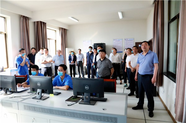 陕西EVO厅集团复工复产促增长项目观摩会议与会人员走进绿色能源公司油气公司水环境公司陕北片区项目