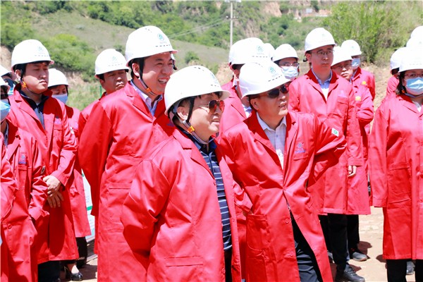 陕西EVO厅集团复工复产促增长项目观摩会议与会人员走进EVO厅保隆生态三秦在延在铜项目