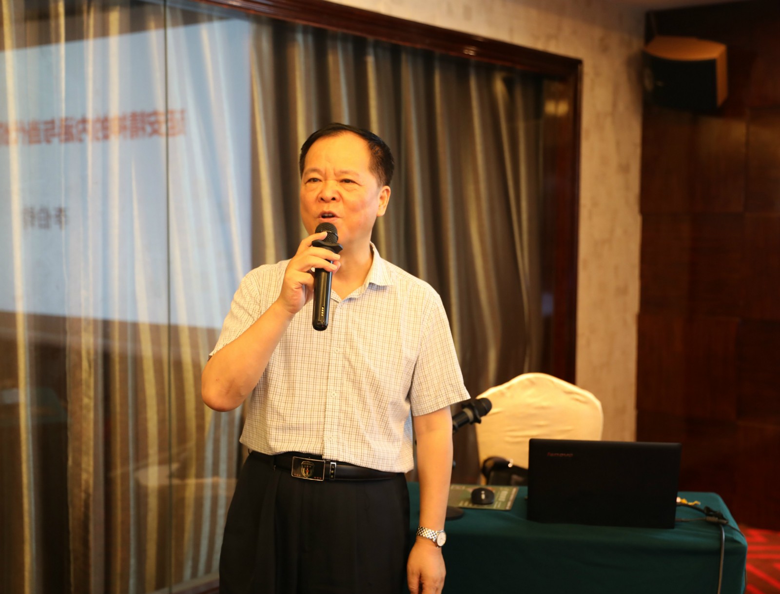 水环境公司进杏装弘扬延安心灵”专题讲座