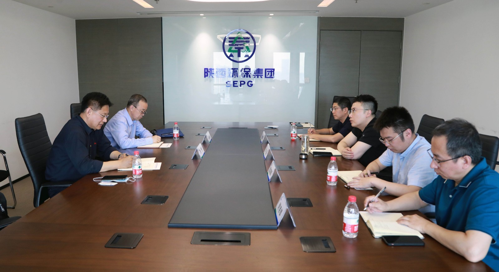 陕西EVO厅集团与山东山大华特科技股份公司互换座谈