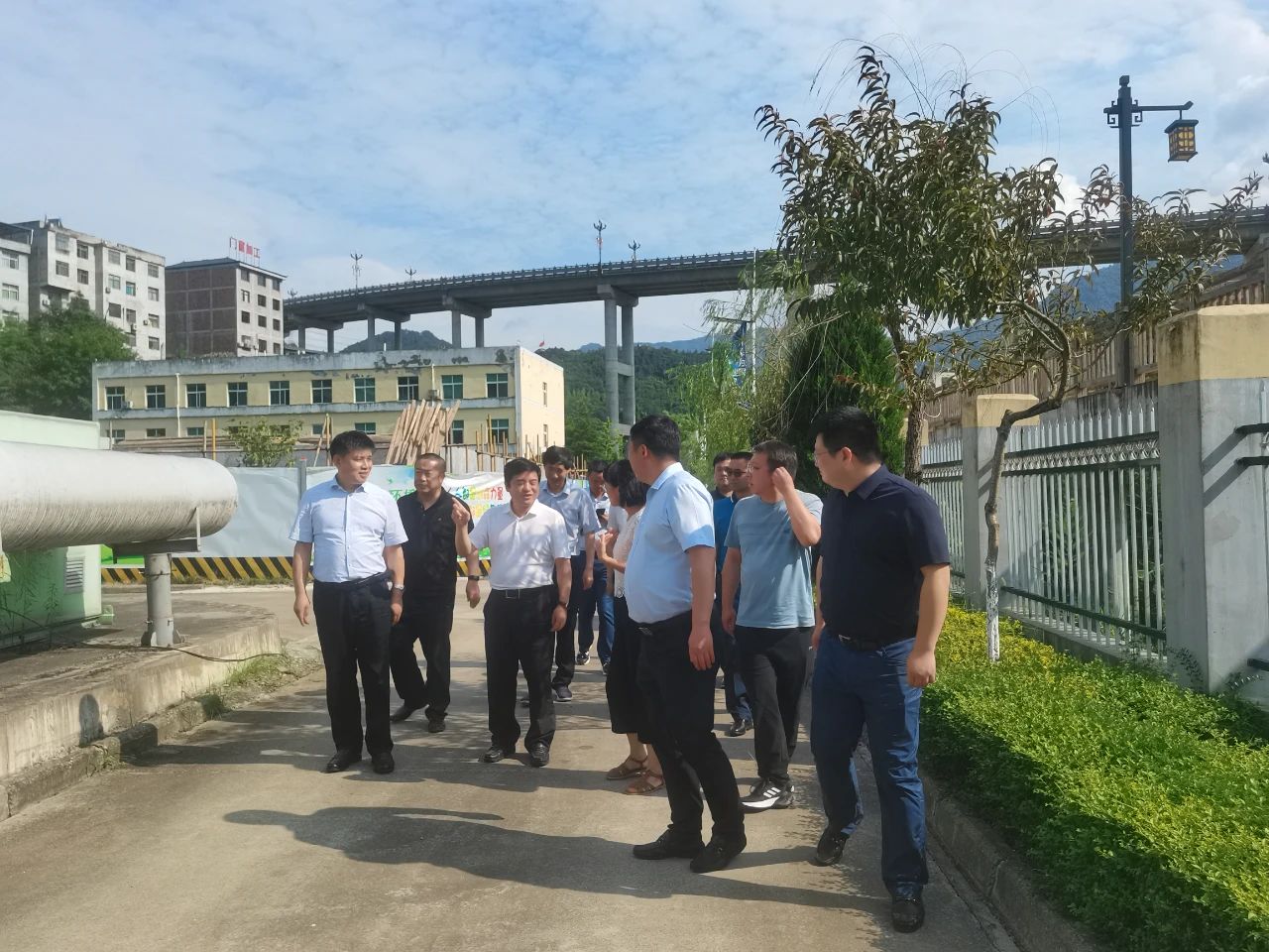 集团公司辅导到岚皋县当局互换座谈