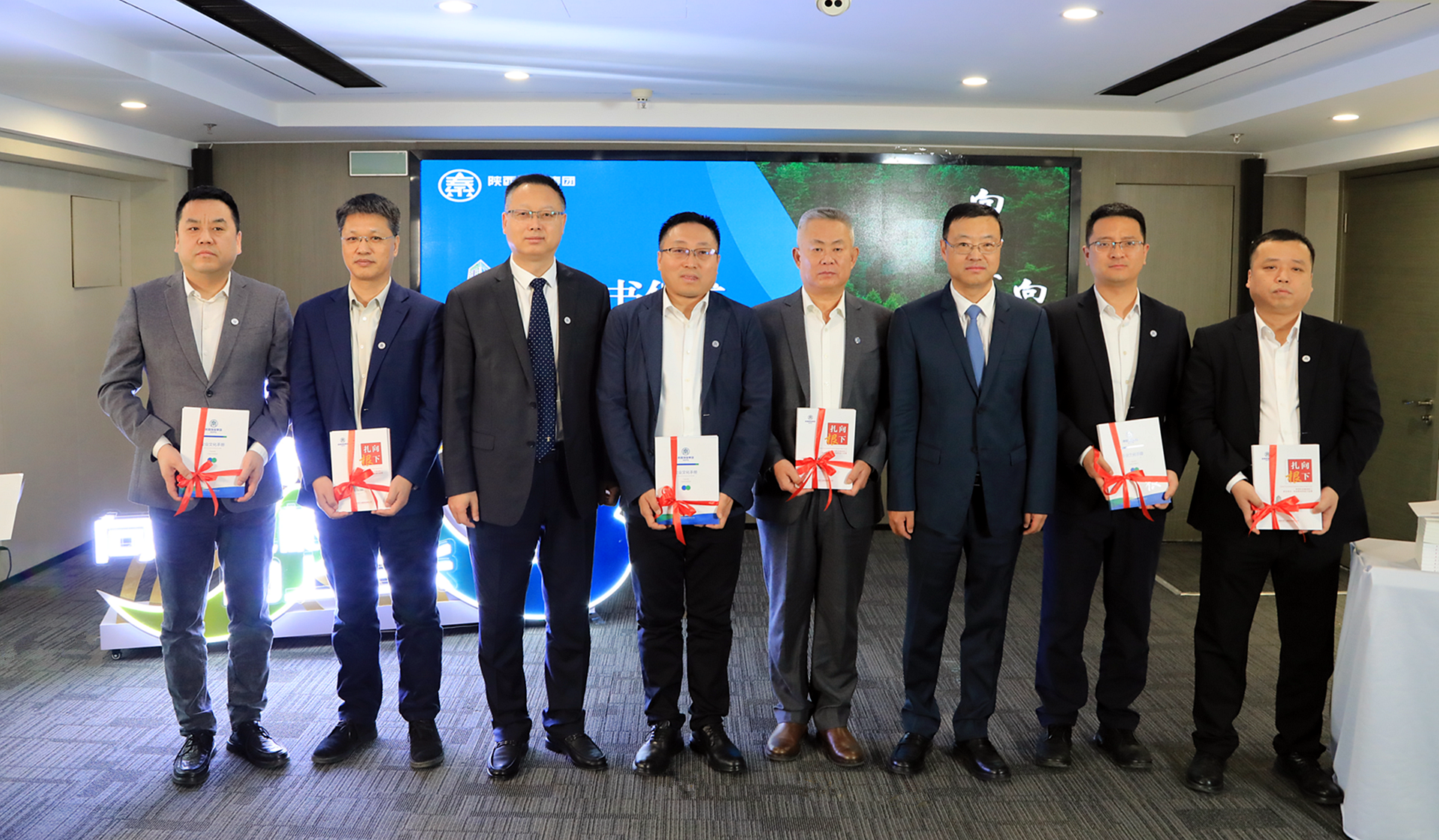 向下扎根 向上成长｜陕西EVO厅集团召开“根”文化品牌颁布暨高质量发展十周年座谈会