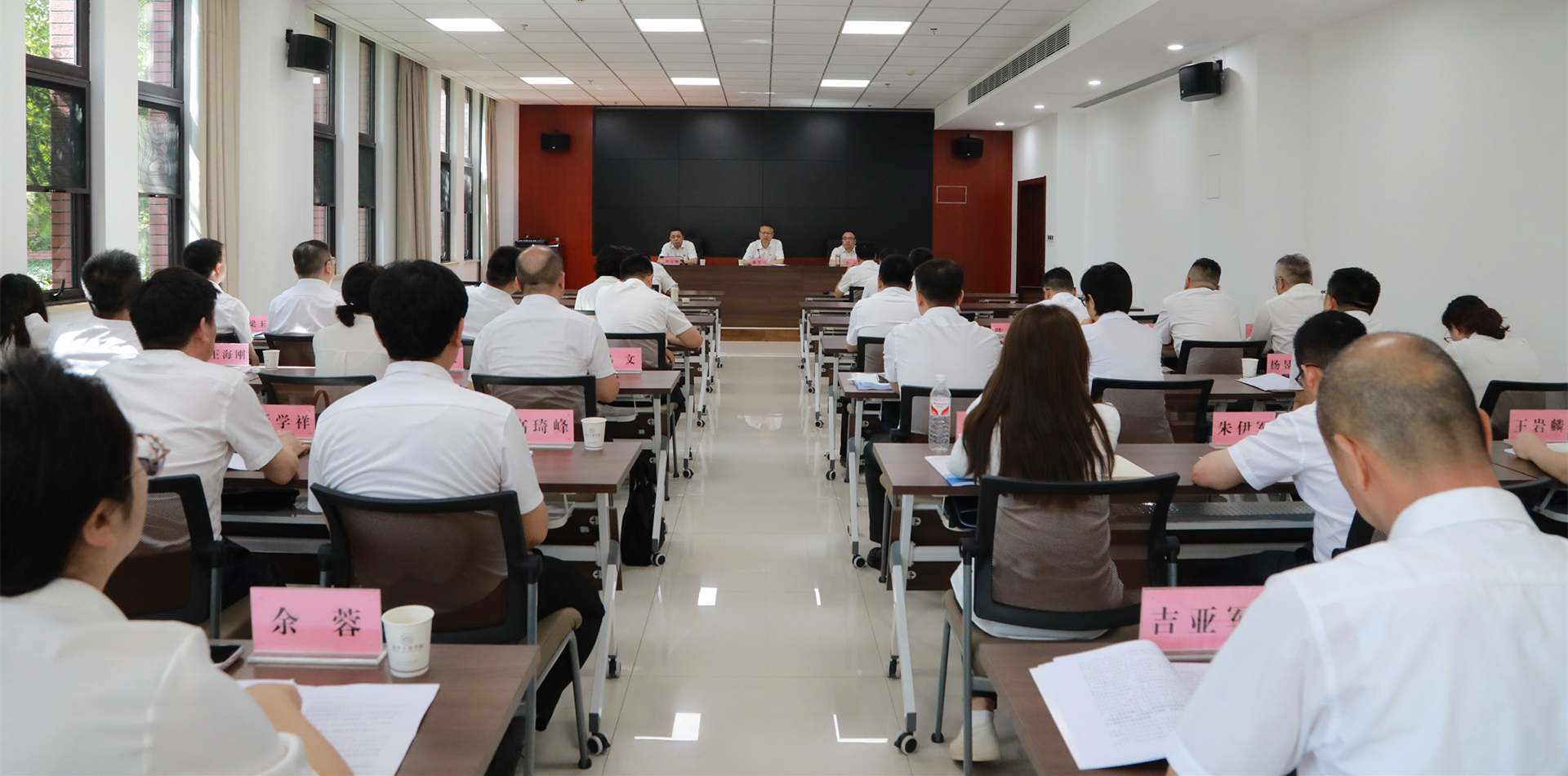 陕西EVO厅集团党委召开深刻贯彻中央八项划放心灵进建教育集中整治工作推动会